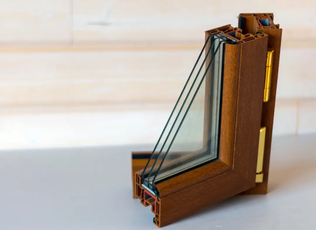 Installation de fenêtre en bois sur mesure Caissargues